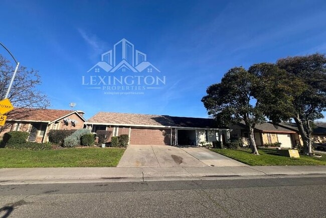 7956 Orchard Woods Cir in Sacramento, CA - Building Photo - Building Photo