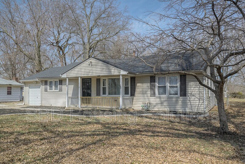 8008 E 99 Terrace in Kansas City, MO - Building Photo