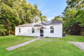 7030 Sprott St in Columbia, SC - Foto de edificio - Building Photo