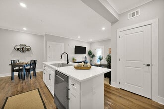 Pointe Grand Beaufort in Beaufort, SC - Building Photo - Building Photo