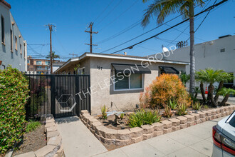 187 Roycroft Ave in Long Beach, CA - Building Photo - Building Photo