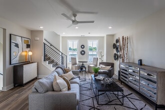 Depot 16 Flats and Townhomes in Bentonville, AR - Building Photo - Interior Photo