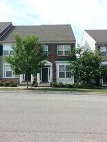 8130 Lenox Creekside Dr in Antioch, TN - Building Photo