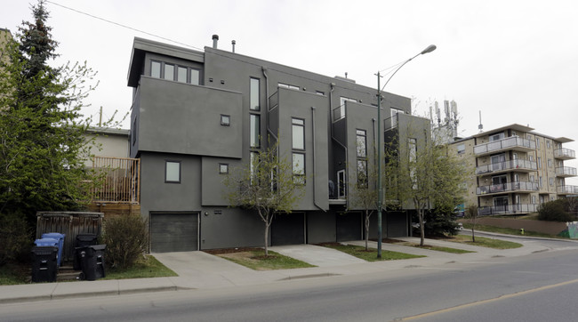 1706 26th Ave SW in Calgary, AB - Building Photo - Primary Photo