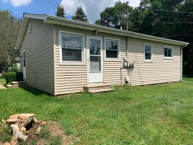 323-327 E State St in Hanover, MI - Building Photo - Building Photo