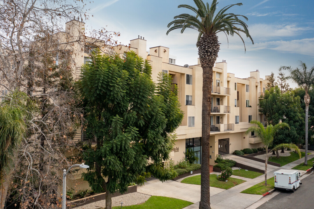 Hamilton Park in Beverly Hills, CA - Foto de edificio