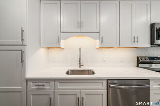 304 Heritage Vlg in Southbury, CT - Building Photo - Building Photo