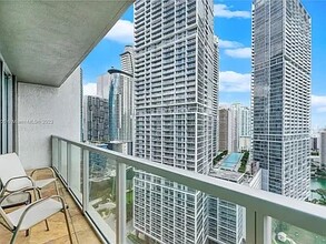 500 Brickell Ave, Unit 3010 in Miami, FL - Building Photo - Building Photo