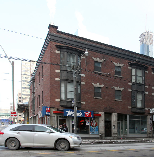 144-146 Dundas St W