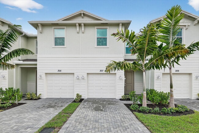 property at 307 SE Crossoak Ln
