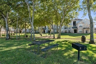 3101 Vista Dr, Unit B2 in Rosenberg, TX - Foto de edificio - Building Photo