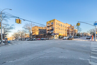 31-09 21st Ave in Astoria, NY - Building Photo - Building Photo