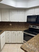 8215 Lake Dr, Unit 307 B in Doral, FL - Building Photo - Building Photo