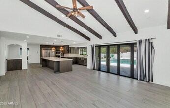 1433 W Port Au Prince Ln in Phoenix, AZ - Building Photo - Building Photo