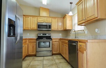 31 Stevens Dr in Midway, FL - Building Photo - Building Photo