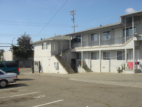 8024 Macarthur Blvd in Oakland, CA - Building Photo - Building Photo