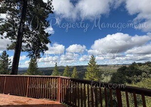 18900 Horizon Ct in Tuolumne, CA - Building Photo - Building Photo