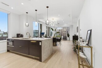 455-455 Wellington St W in Toronto, ON - Building Photo - Building Photo