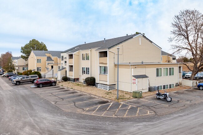 High Hollows in Aurora, CO - Building Photo - Building Photo