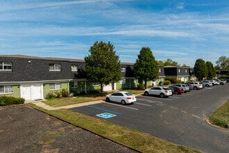 Serenity Park Apartments in Indianapolis, IN - Foto de edificio - Building Photo