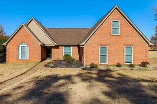 7658 Shadow Hills Dr in Arlington, TN - Building Photo