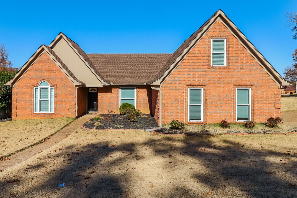 7658 Shadow Hills Dr in Arlington, TN - Building Photo