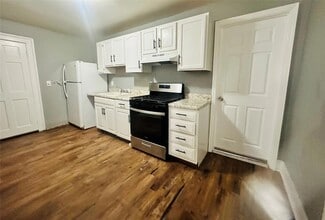 19 S Bridge St, Unit 2 in Poughkeepsie, NY - Building Photo - Building Photo