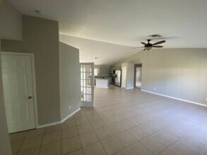 160 Zenith Cir in Ft. Myers, FL - Building Photo - Building Photo