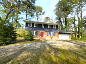 8241 Robin Hood Dr in Salisbury, MD - Building Photo - Building Photo