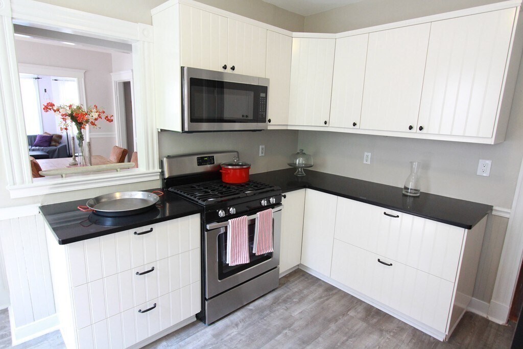 13 Woodland St in Belmont, MA - Building Photo