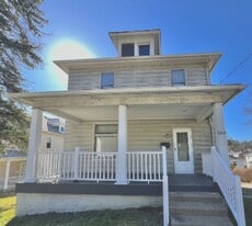 438 Harvey Ave in Greensburg, PA - Building Photo