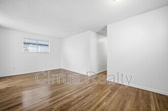 327 Sycamore Ave in Newport News, VA - Building Photo - Building Photo