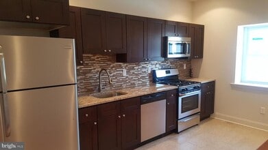 5037 Florence Ave in Philadelphia, PA - Building Photo - Building Photo