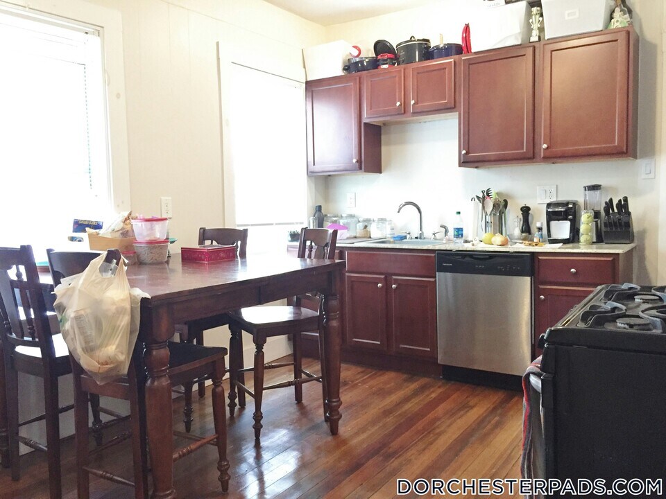 74 Romsey St in Boston, MA - Building Photo