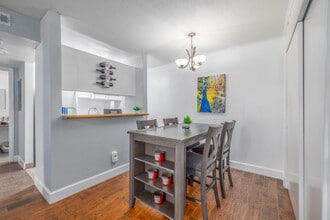 Country Village Apartments in Gainesville, FL - Building Photo - Interior Photo