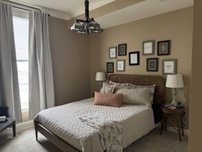 101 S Saginaw St, Unit 203 in Holly, MI - Foto de edificio - Building Photo