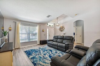 7124 Colonial Lake Dr in Riverview, FL - Foto de edificio - Building Photo