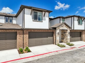 BB Living Sweetwater Crossing in Briarcliff, TX - Building Photo - Building Photo