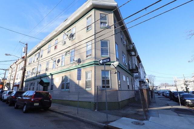 412 Woodside Ave in Newark, NJ - Building Photo - Building Photo