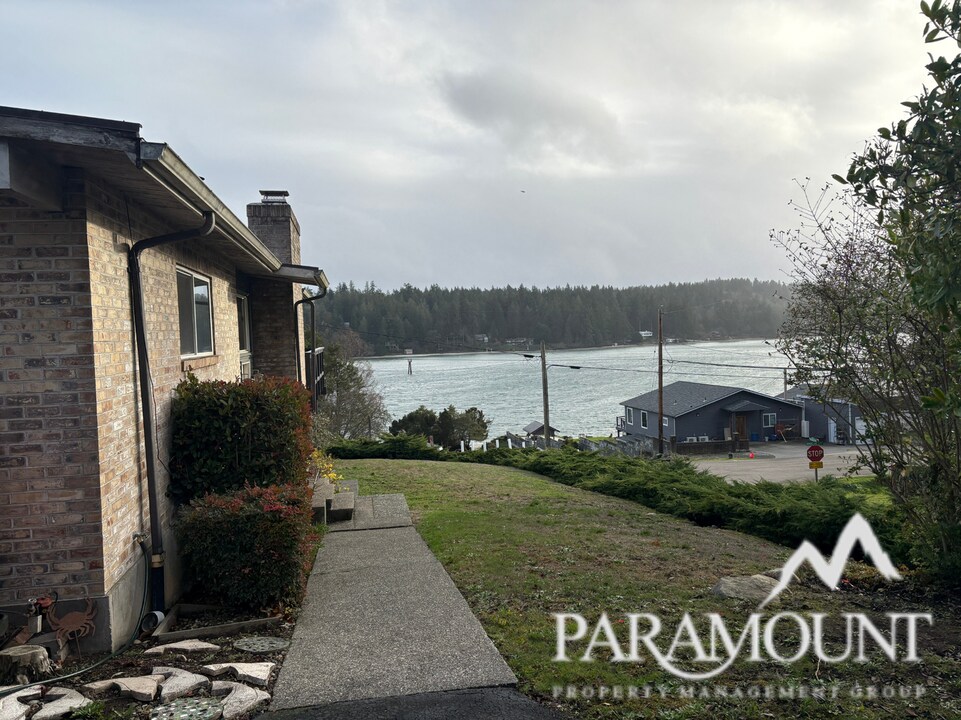 17791 S Angeline Ave NE in Suquamish, WA - Building Photo