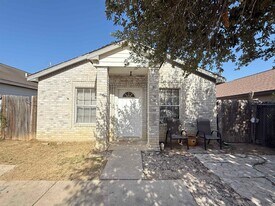 308 Larga Vista Dr in Laredo, TX - Building Photo