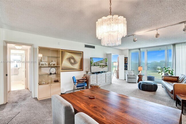 805 Cypress Blvd in Pompano Beach, FL - Building Photo - Building Photo