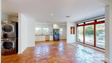 1815 Cloverdale Ave in Los Angeles, CA - Building Photo - Building Photo