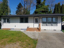 12402 8th Ave SW in Seattle, WA - Building Photo