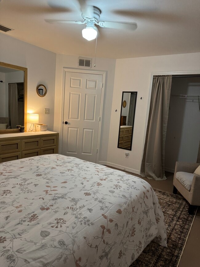 6053 Laurelwood Dr, Unit 6053 in Ft. Myers, FL - Foto de edificio - Building Photo