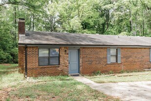 1182 Whit Davis Rd in Athens, GA - Building Photo