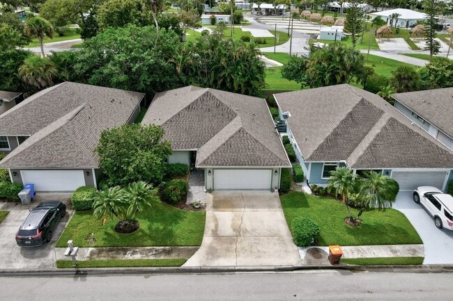 325 Hawthorne Ln in Vero Beach, FL - Building Photo - Building Photo