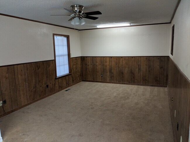 108 E Shore Dr in Russellville, AR - Foto de edificio - Building Photo