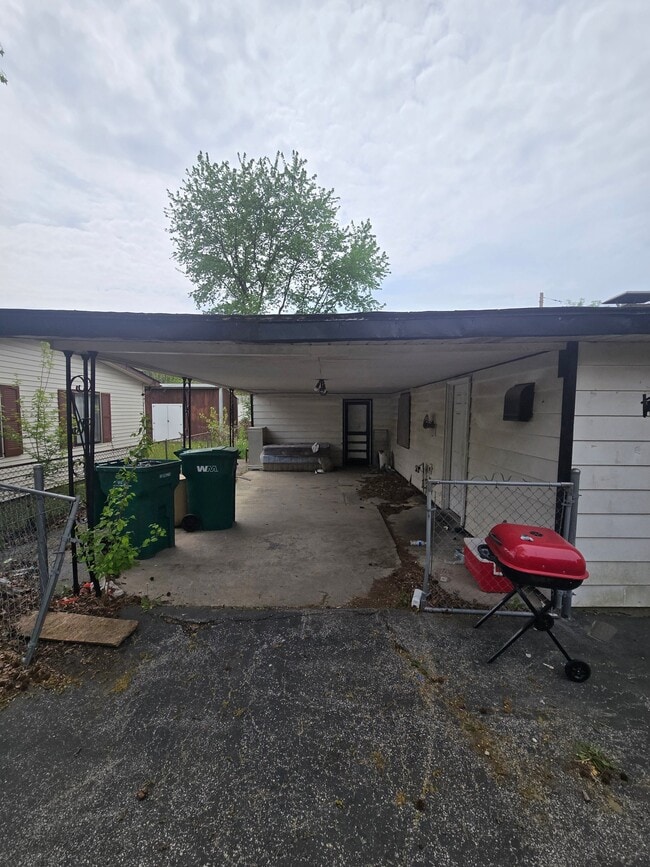 1308 St Stephens Dr in Sauget, IL - Foto de edificio - Building Photo