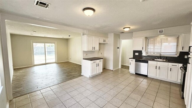 property at 1220 N Warren Ave